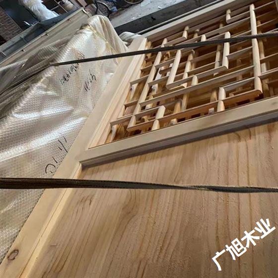 木雕花格屏風(fēng)